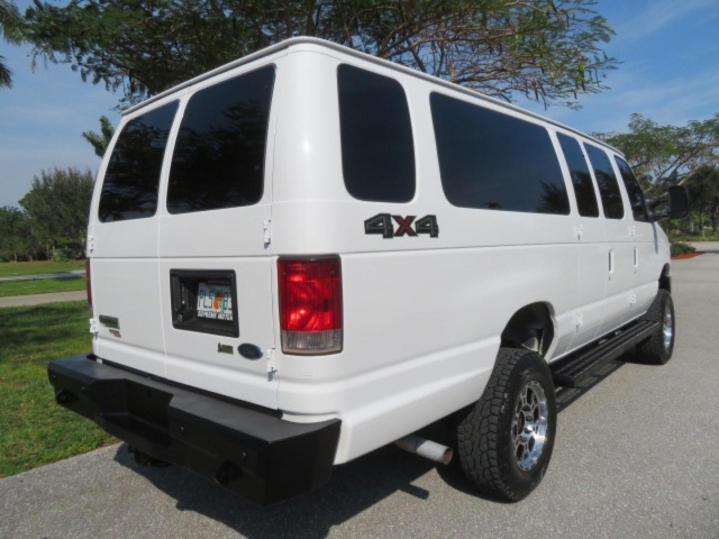 2014 White /GRAY Ford E-Series Wagon XLT (1FBSS3BL6ED) , AUTOMATIC transmission, located at 4301 Oak Circle #19, Boca Raton, FL, 33431, (954) 561-2499, 26.388861, -80.084038 - Photo#40